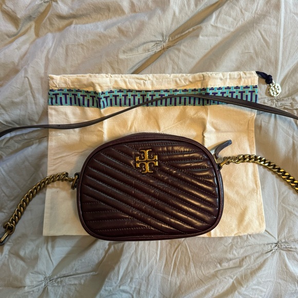 Tory Burch Kira Chevron Glazed Small Camera Bag in Fig - Picture 3 of 15